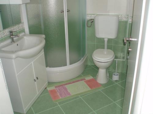Kúpeľňa v ubytovaní Apartments MARKO-Sevid-20m from the beach