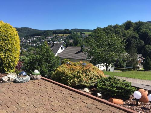 Aussicht vom Dach eines Hauses in der Unterkunft Modern Apartment in Niedersfeld with Sauna in Winterberg