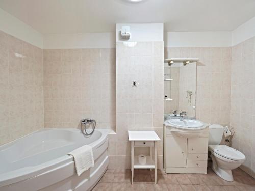 Koupelna v ubytování Hotel U Labutě