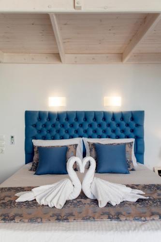 two swans made out of towels on a bed at Mythos Suites Diskos in Léntas