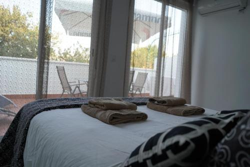 A bed or beds in a room at Atico con terraza en Alameda de Hercules