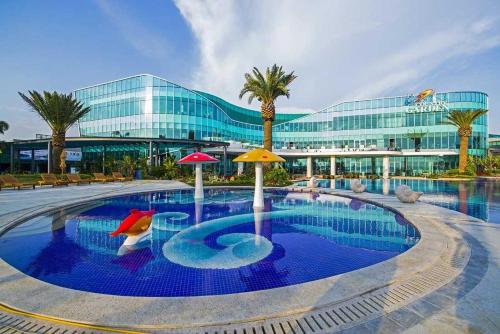 Басейн в или близо до Country Garden Danga Bay , Royal Strand