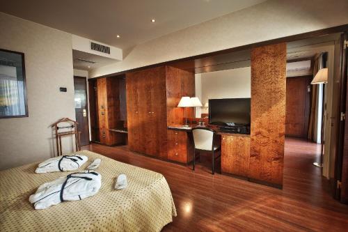 เตียงในห้องที่ Grand Hotel San Marino