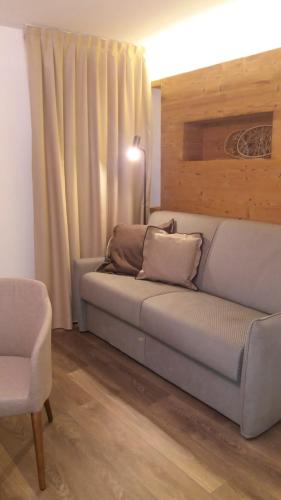 a living room with a couch and a chair at B&B Al Castel in Padola