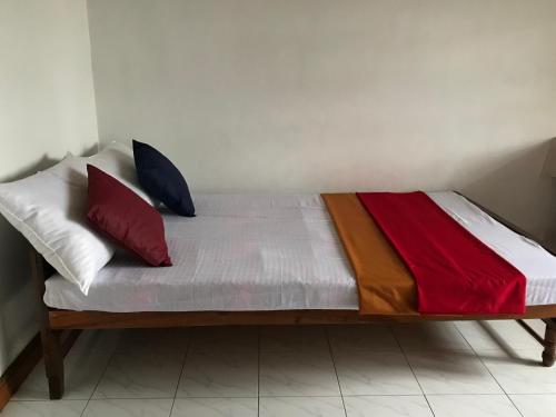 Cama o camas de una habitación en Antique Tourists Lodge