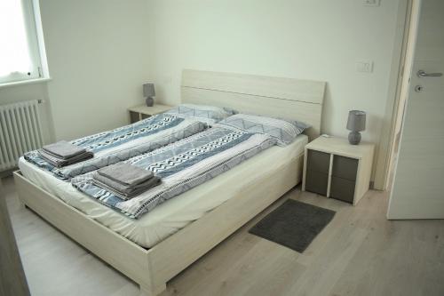 a bedroom with a large bed with pillows on it at Appartamento Oleandro in Arco