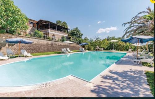 Bazén v ubytování Bio Agriturismo Il Cavone nebo v jeho okolí