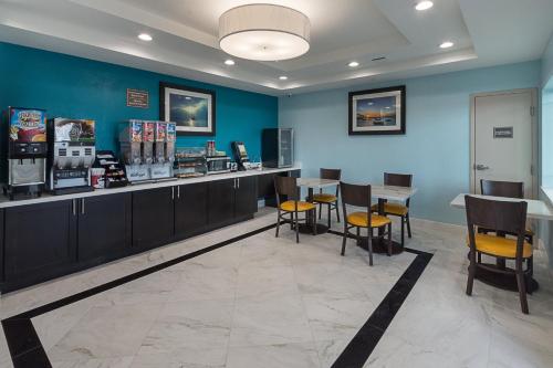 a restaurant with blue walls and tables and chairs at Econo Lodge Inn & Suites Houston NW-Cy-Fair in Houston