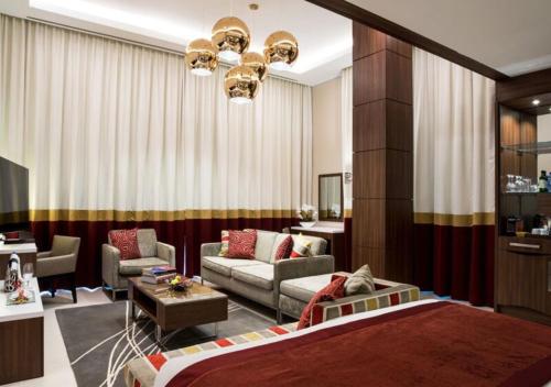 Posezení v ubytování The Envoy Hotel Abuja