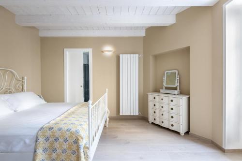 a bedroom with a bed and a tv on a dresser at Residenza La Zagara in Cannero Riviera