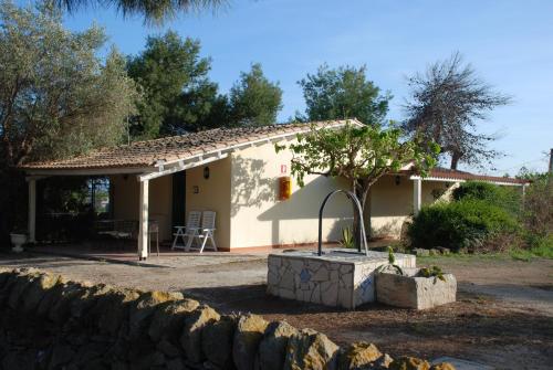 a small white house with a tree in front of it at Terrauzza Sul Mare di Renata Emmolo in Siracusa