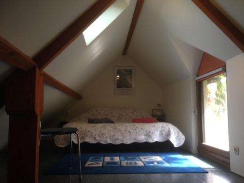 FrayssinetにあるEcurie Ecosseのベッドルーム(ベッド付)1室(屋根裏部屋)