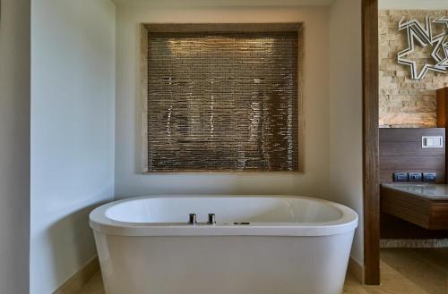 Vannituba majutusasutuses Planet Hollywood Costa Rica by Royalton, An Autograph Collection All-Inclusive Resort
