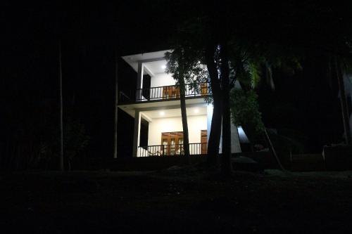 Das Gebäude in dem sich die Lodge befindet