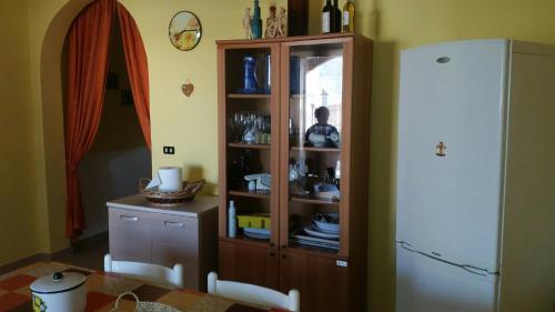 a cabinet in a kitchen with a refrigerator at Casa Vacanza Via Lazio in Torre Lapillo