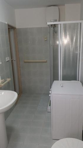 a bathroom with a shower and a toilet and a sink at Casa Vacanza Via Lazio in Torre Lapillo