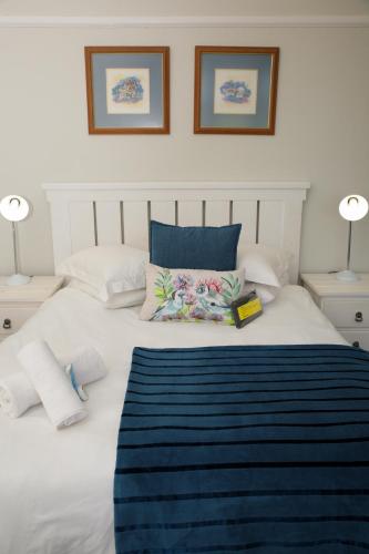 Ένα ή περισσότερα κρεβάτια σε δωμάτιο στο Twins Guesthouse NO LOAD SHEDDING