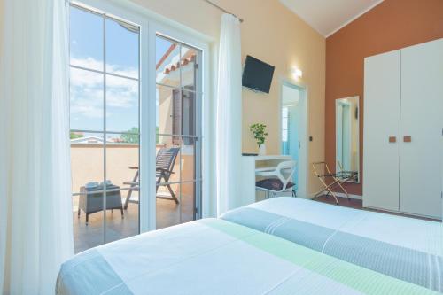 a bedroom with a bed and a view of the ocean at Villa Suprema Pomer in Pomer