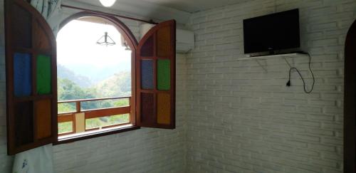 Televisyen dan/atau pusat hiburan di Pousada na Montanha
