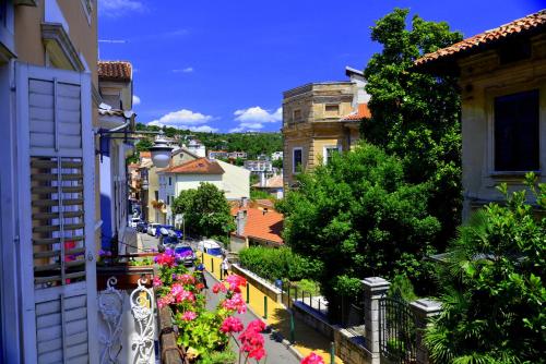Heart of Volosko - Steps to the Sea - Private Parking Included