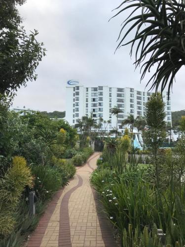 Jardín al aire libre en Umhlanga Beach Front 4 Sleeper