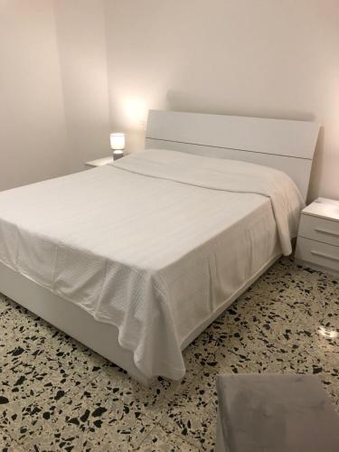 a bedroom with a white bed with a white bedspread at Terni In Centro in Terni