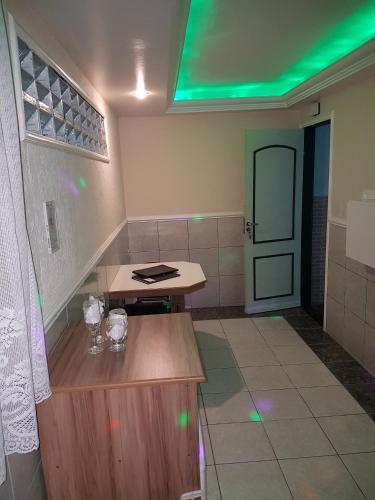 a room with a table and a green ceiling at Motel Morumbi (Adults Only) in Taboão da Serra
