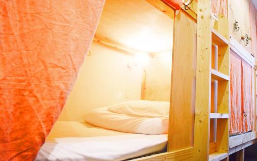 a bedroom with a bunk bed in a room at Hiroshima Hostel EN in Hiroshima