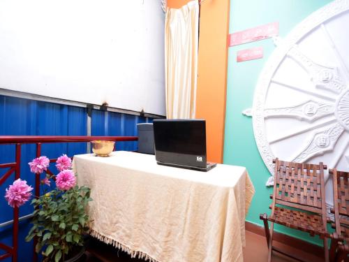 Télévision ou salle de divertissement dans l'établissement Konark Homestay