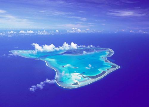 an aerial view of an island in the ocean at Pacific Resort Aitutaki - Adults Only in Arutanga