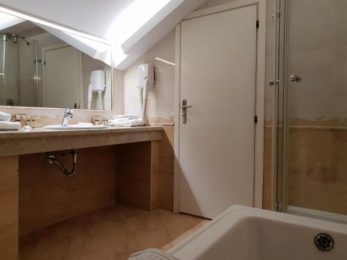 Ένα μπάνιο στο National Palace Wine & Spa Hotel