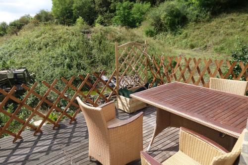 Ein Garten an der Unterkunft Le Paradis