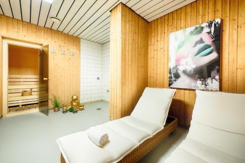 a room with a bed and a painting on the wall at ACHAT Hotel Bad Dürkheim in Bad Dürkheim