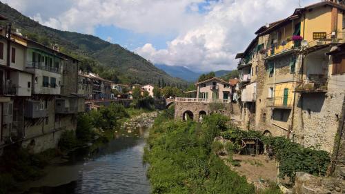 Afbeelding uit fotogalerij van Apartment Medieval Village in Isolabona