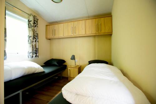 Postel nebo postele na pokoji v ubytování Holiday park Duinhoeve