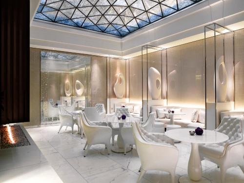 Ruang duduk di Corinthia London