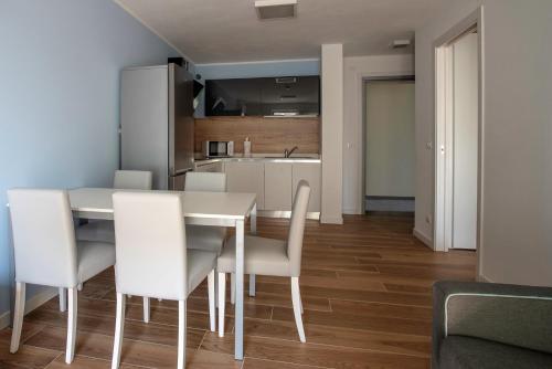 Η κουζίνα ή μικρή κουζίνα στο Aparthotel Miramare