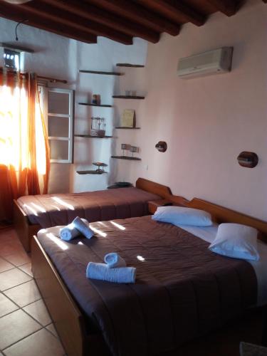 a bedroom with two beds with towels on them at Apodrasi in Stení