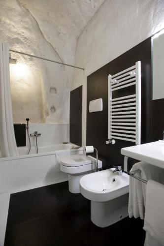 Salle de bains dans l'établissement Basiliani Hotel