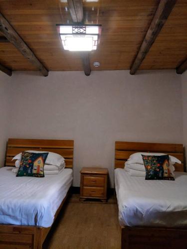 Postel nebo postele na pokoji v ubytování Nanjing Tulou Qingdelou Inn