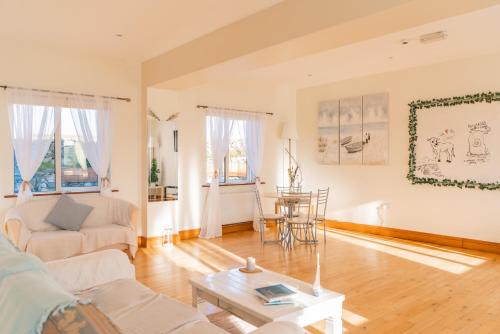 a living room with a couch and a table at Aran Walkers Lodge in Inis Mor