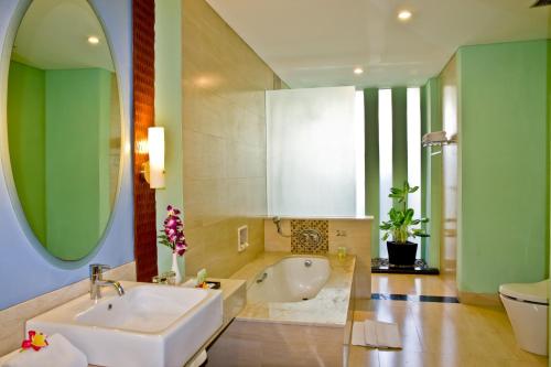 Ένα μπάνιο στο The Rani Hotel & Spa