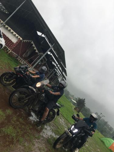 Επισκέπτες που μένουν στο Jamrung Hillside Camping