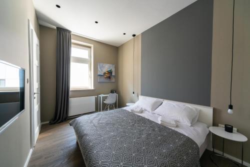 Flex SelfCheckIns Zagreb 288 & 289 - One Bedroom Apartments - Balcony - Keybox Entry