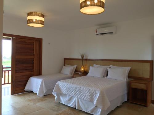Una cama o camas en una habitación de Beach Wind Hotel