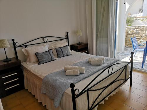 A bed or beds in a room at Minas House Antiparos