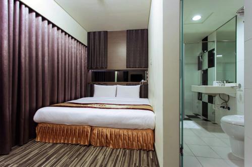 Koupelna v ubytování Harmonious Hotel