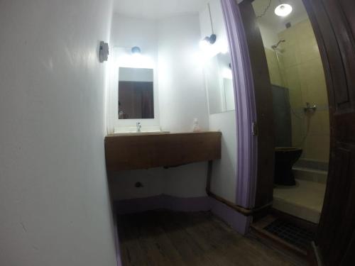 Kymani House tesisinde bir banyo