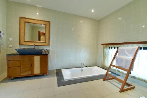 A bathroom at Hotel Paradis d'Ouvéa