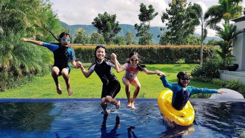 Πισίνα στο ή κοντά στο Annie Villa at Khao Yai